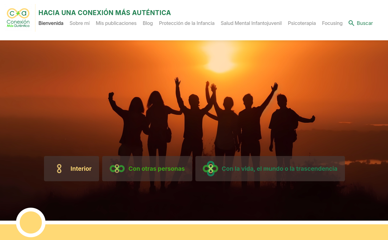 Portada de la página web “Conexión Más Auténtica” en octubre de 2026, con una banda superior con el logotipo a la izquierda y el menú en el resto de la banda, la fotografía principal con un grupo de adolescentes delante de un sol anaranjado, con las tres conexiones indicadas en botones, la conexión interior, la conexión con otras personas y la conexión con la vida, el mundo y la trascendencia, captura de la pantalla principal