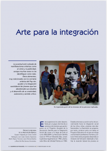 Primera página del artículo "Arte para la integración" del equipo de Acogida de la Asociación Semilla, con el título, la autoría y una fotografía con adolescentes y el equipo educativo delante de una obra artística de gran tamaño (180 x 210 cm)